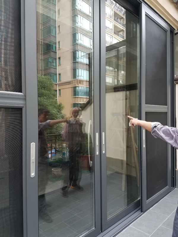 央視名主持選購推拉門十大品牌伊盾門窗