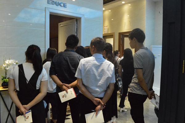 鋁合金門窗加盟伊盾門窗金牌店長培訓