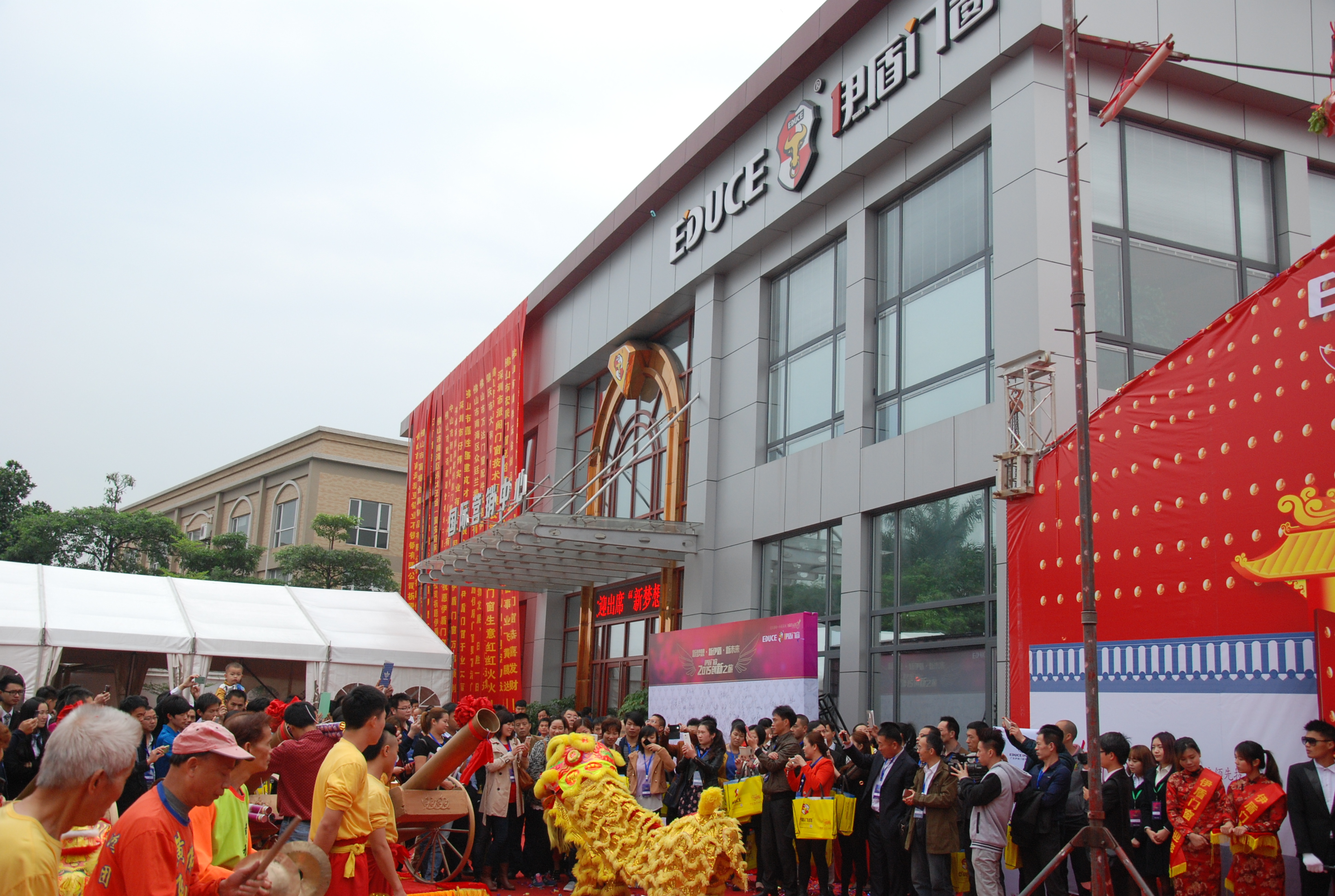 斷橋鋁門窗加盟選對伊盾門窗