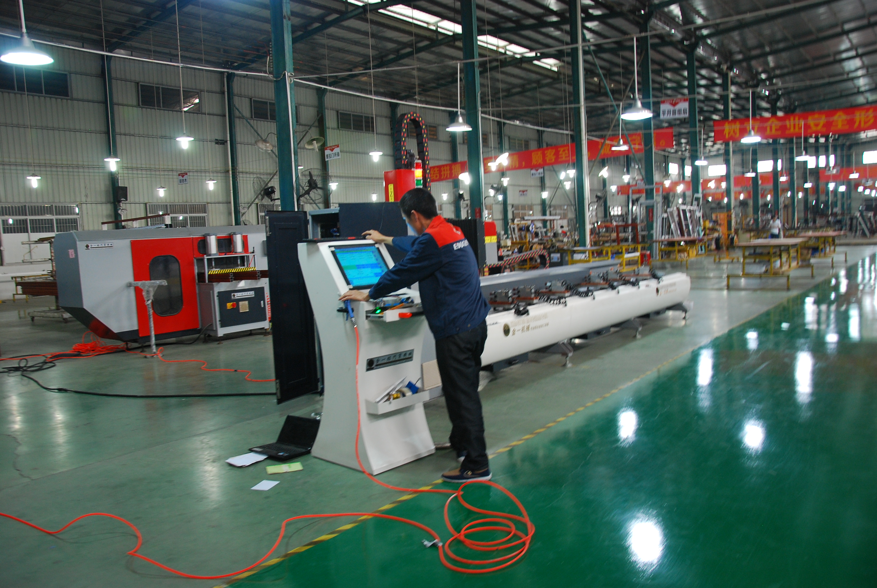 斷橋鋁門窗加盟伊盾門窗