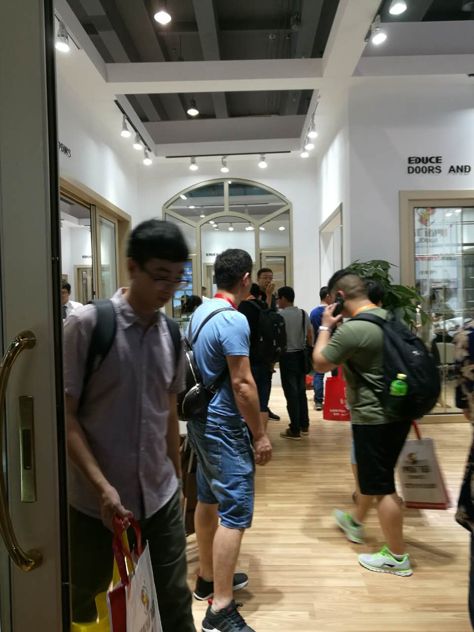 伊盾門窗廣州建博會人氣爆棚