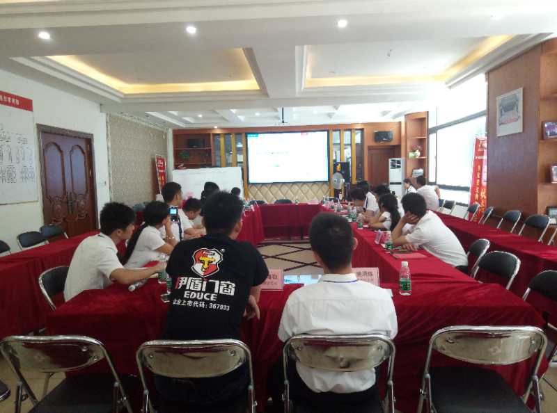 就經(jīng)銷商提出的各項(xiàng)問(wèn)題，伊盾防擾門窗組織召開(kāi)全公司全部門調(diào)度研討會(huì)